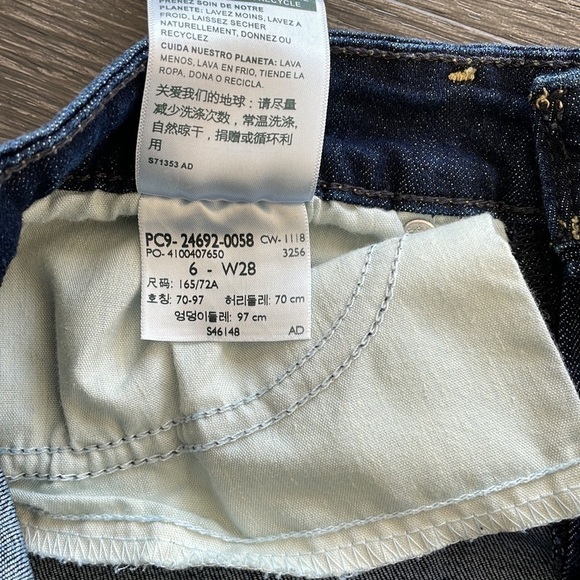 Sz6 Levi’s Signature Modern Skinny Shorts Dark Wash EUC - Picture 11 of 12